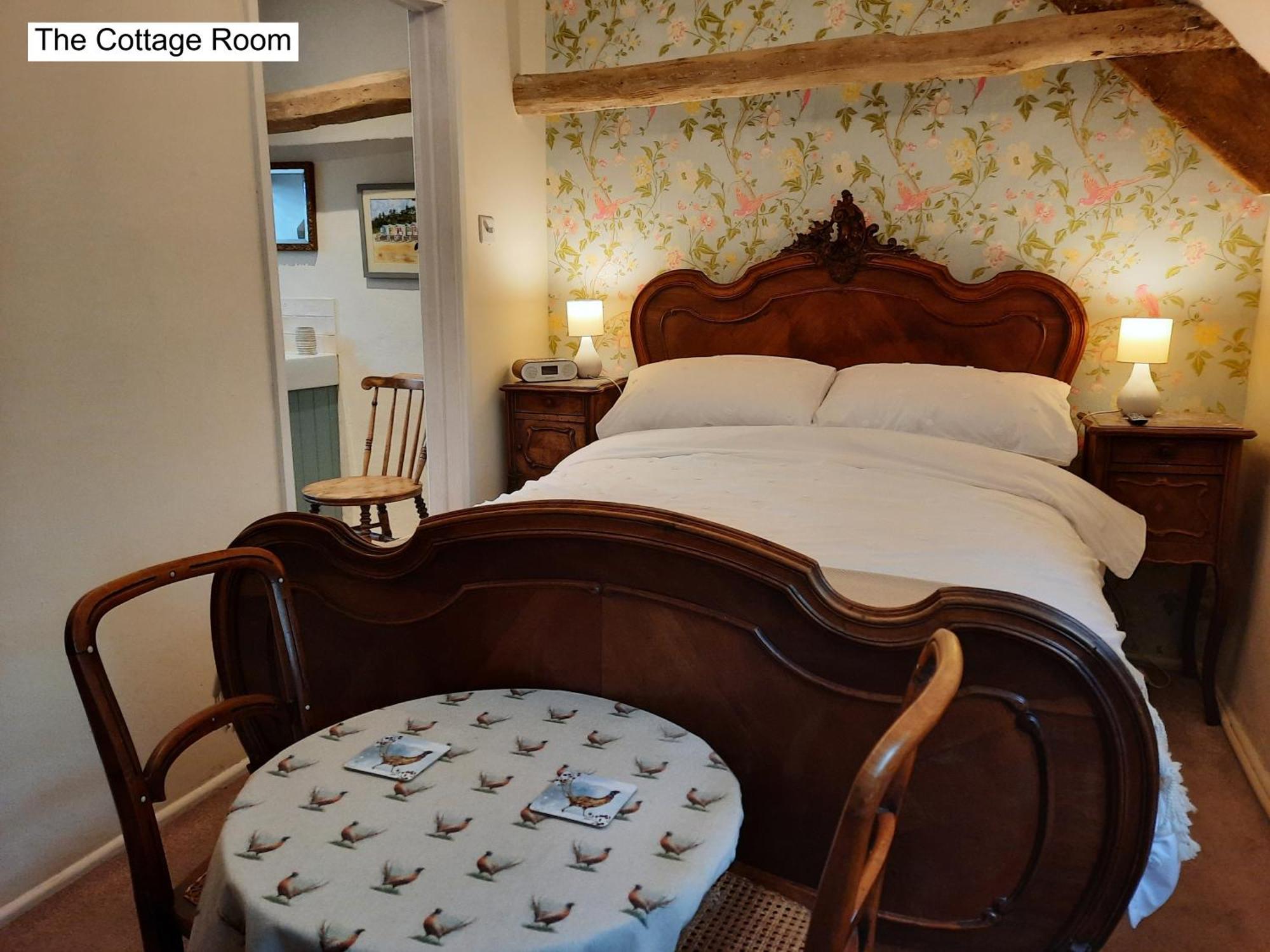 Cotswold Cottage Bed & Breakfast Luckington Exteriör bild